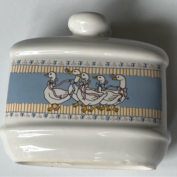 Ribbon goose napkin holder by B&D - like new - Picture 2 of 7